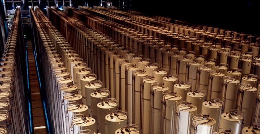 כדי שההעשרה תהיה יעילה, היא מתבצעת במחזורים במערך של צנטריפוגות רבות. צנטריפוגות להעשרת אורניום באוהיו, ארצות הברית | צילום: US DEPARTMENT OF ENERGY / SCIENCE PHOTO LIBRARY