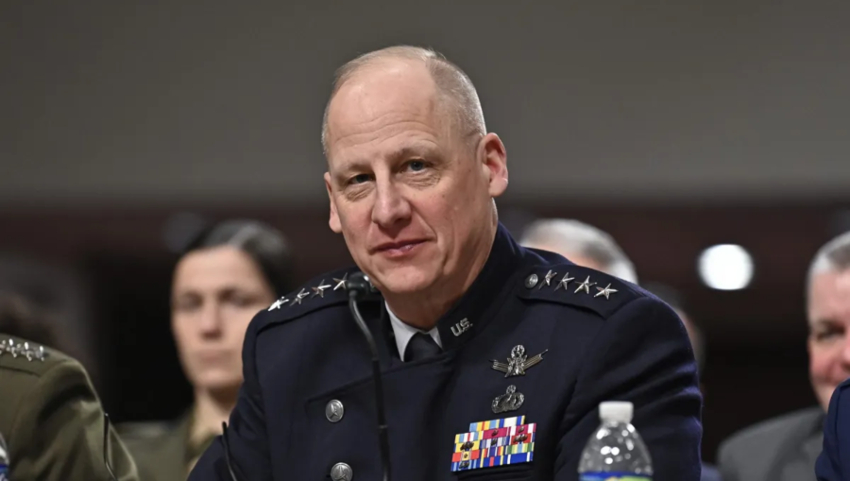 בעל נסיון רב בפיקוד על מערכות בתחומי החלל, הטילים והחישה מרחוק. הגנרל גטליין בוועדה של הסנאט, מרץ 2025 | צילום: U.S. Air Force