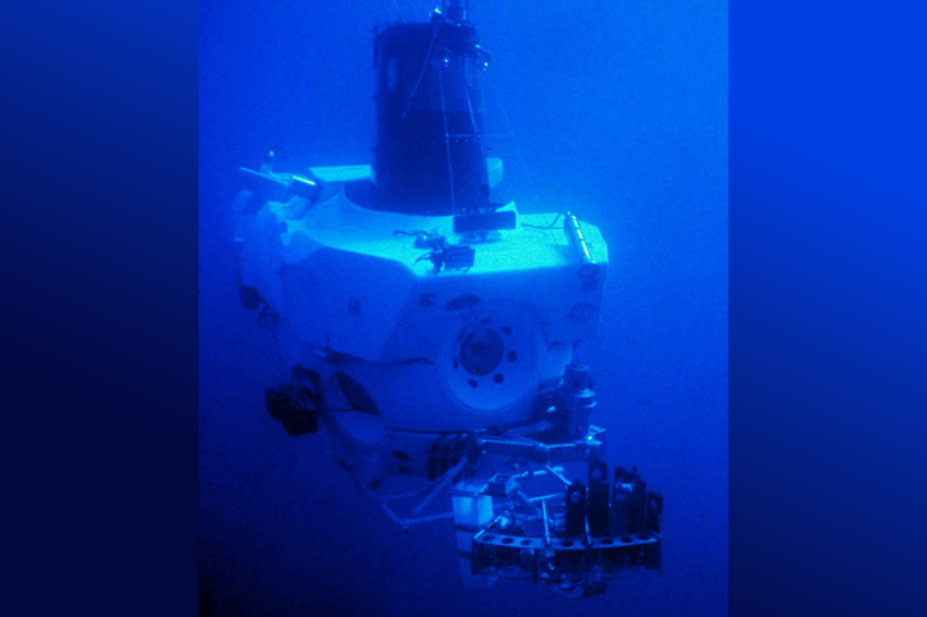 בשנים האחרונות נכנסו לשימוש צוללות מאוישות משוכללות שמסוגלות לצלול לעומק של עד שישה קילומטרים ולשהות שם שעות ארוכות. הצוללת אלווין, ששימשה במחקר זה | ויקימדיה, NOAA