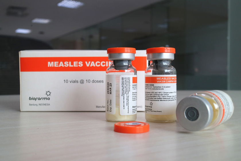 עקב מצב המלחמה רבים לא יכלו להגיע להתחסן ושיעור ההתחסנות נגד חצבת במוקדי החיסון שנפתחו צנח ב-59 אחוזים. תרכיבי חיסון נגד חצבת |sarijeruk, Shutterstock