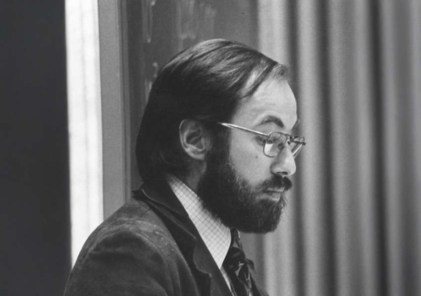 גילה נגיפים שיוצרים DNA על פי תבנית RNA. דיוויד בולטימור | צילום: NIH, via Wikimedia Commons