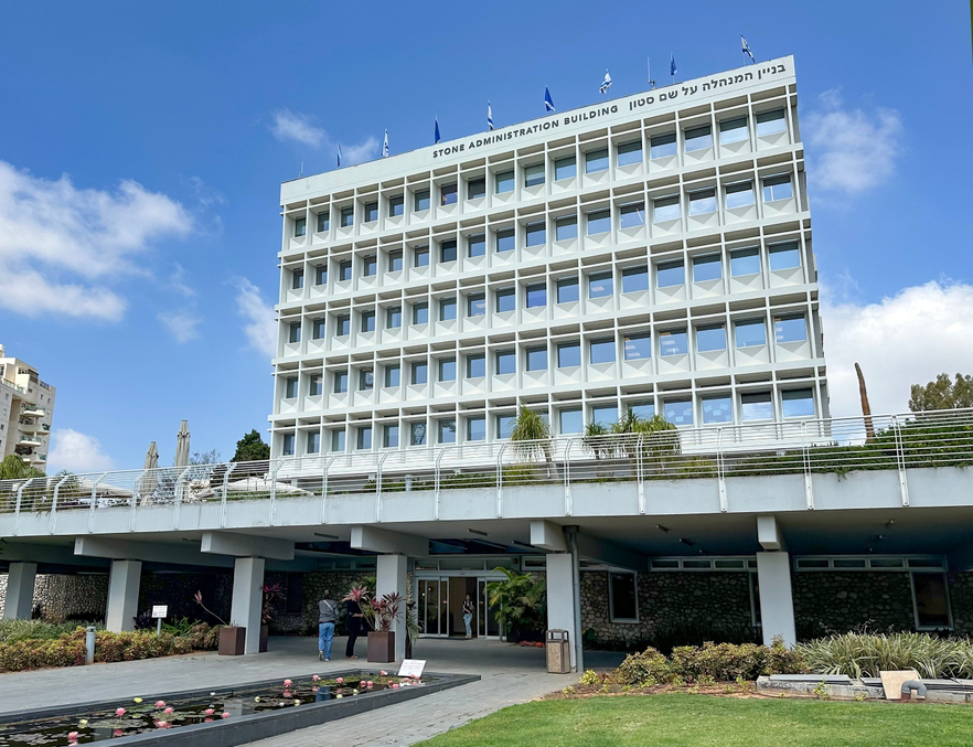 תזכורת לכך שמדע איכותי הוא תוצר של סקרנות, שיתוף פעולה והתמדה. בניין המנהלה של מכון ויצמן למדע ברחובות | צילום: Opachevsky Irina, Shutterstock