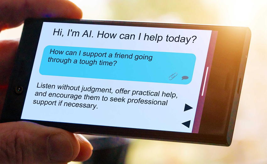 במחקר השני כאלף משתתפים הונחו לשוחח עם הבוט מדי יום במשך כחודש בנושאים אישיים, נושאים לא אישיים ונושאים חופשיים לבחירתם. שיחה עם צ'אטבוט על מסך טלפון | luchschenF, Shutterstock
