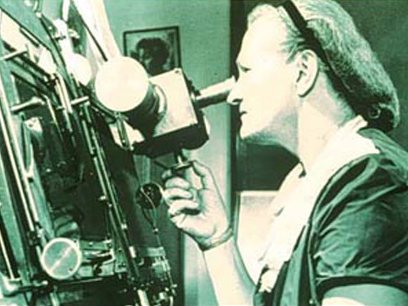 פחות אפליה מהצד השני של האוקיינוס. פיין בטלסקופ באוניברסיטת הרווארד | מקור: אוניברסיטת הרווארד