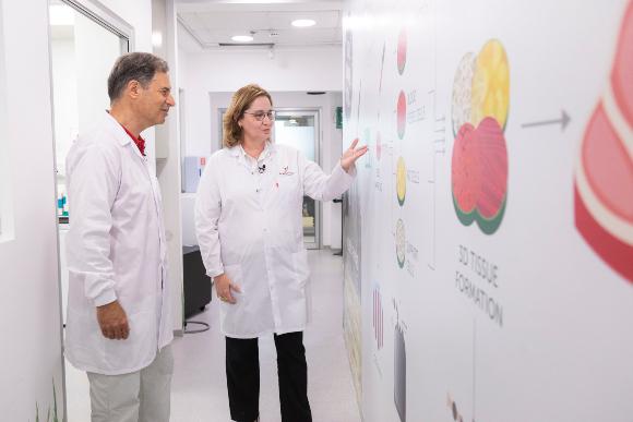 Very little work for the astronaut. Astronaut Eytan Stibbe on a tour of the Aleph Farms factory in preparation to the Rakia Mission | Photo: Noy Einav, Aleph Farms