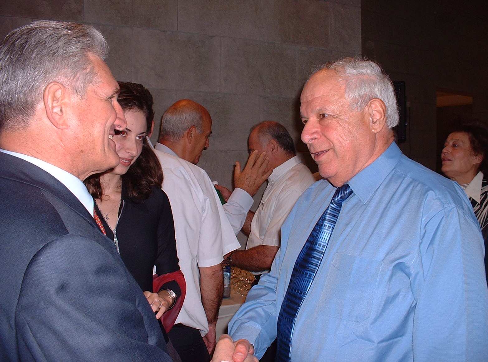 קידם רבות את הקשרים של ישראל עם סוכנויות חלל וגופים נוספים. הר-אבן עם הקוסמונאוט הוותיק בוריס וולינוב בביקורו בישראל | צילום: טל ענבר