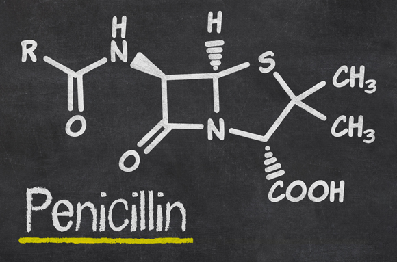 המולקולה שהצילה מיליונים. המבנה הכימי של הפניצילין ובמרכזו טבעת בטא-לקטם (צורת ריבוע) | מקור: Shutterstock