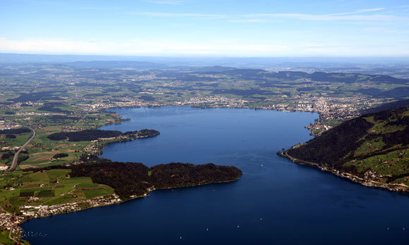 אגם צוּג בשוויץ | Shutterstock, BalazsSebok