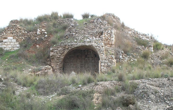 חורבות כבשן סיד עתיק בנחל ענבה | צילום: McKaby, ויקיפדיה