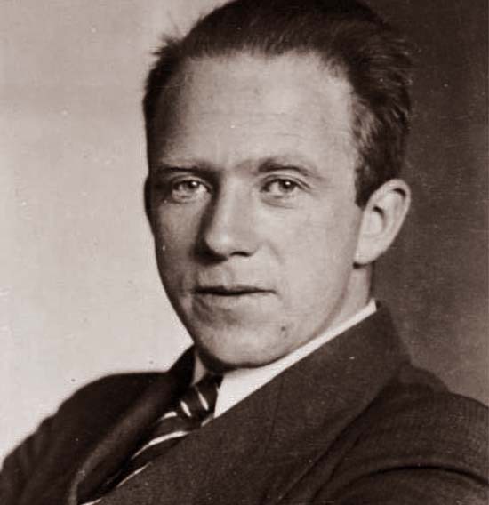 עקרון אי-הוודאות אומר שלעולם לא נוכל לדעת באופן מדויק גם את המיקום וגם את המהירות.  ורנר פון-הייזנברג, שניסח את העיקרון | Deutsches Bundesarchiv