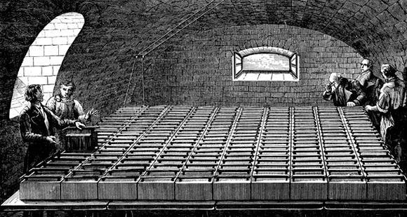 הערימה הוולטאית במכון המלכותי הורכבה מ-200 קבוצות של לוחות מתכת, והיתה החזקה בעולם | מקור: Science Photo Library