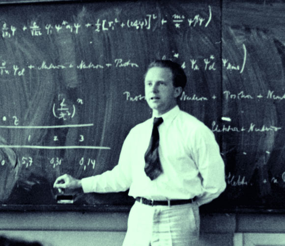 הייזנברג בהרצאה ב-1936 | מקור: EMILIO SEGRE VISUAL ARCHIVES / AMERICAN INSTITUTE OF PHYSICS / SCIENCE PHOTO LIBRARY