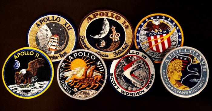 שש נחיתות מוצלחות על הירח מתוך שבעה נסיונות. תגי המשימה של משימות אפולו 11 עד אפולו 17 | צילום: NASA