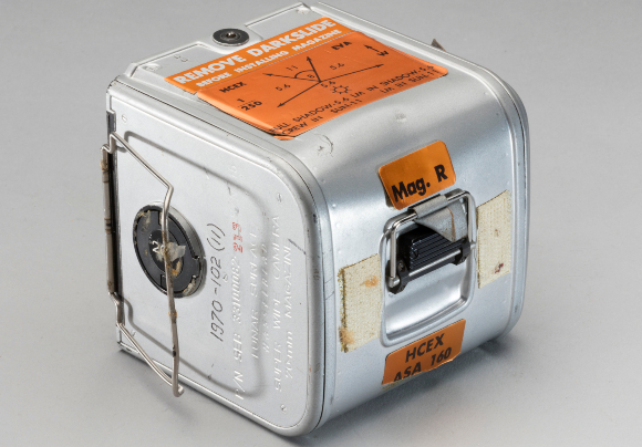 הסרטים נשמרו היטב בקופסאות מתכת מוגנות. אריזה מקורית של סרט מאפולו 11 | צילום: מוזיאון התעופה והחלל האמריקאי