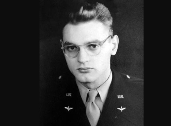 גודאינף כתלמיד מחקר | צילום: אוניברסיטת שיקגו