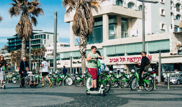 קורקינט אופניים חשמליים בתל אביב | צילום: Jose HERNANDEZ Camera 51, Shutterstock