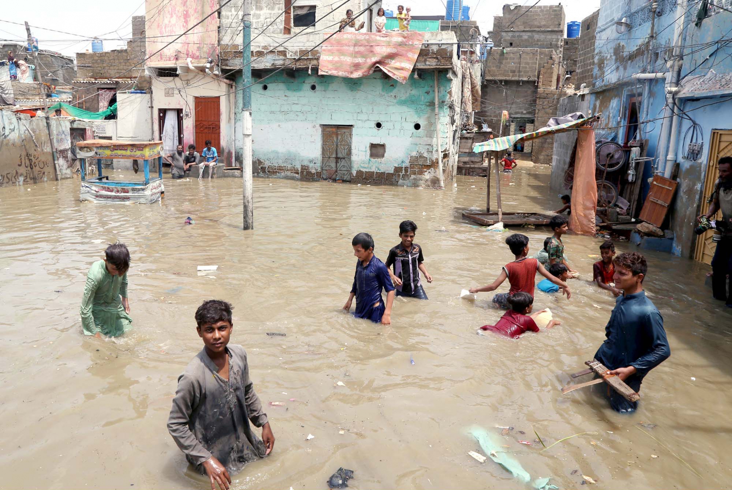 שיטפונות בפקיסטן | Asianet-Pakistan, Shutterstock