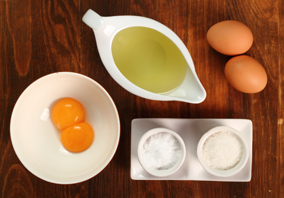 חלק מהחומרים הנחוצים להכנת מיונז ביתי | צילום: ffolas, Shutterstock