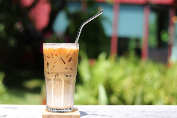 כוס וקשית | Charlie Waradee, Shutterstock