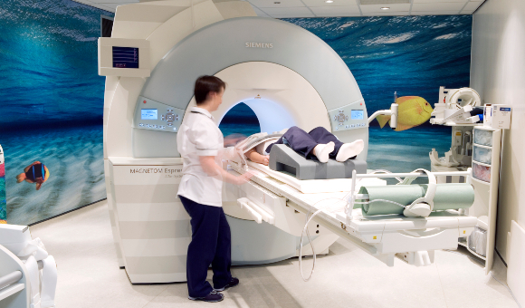 ממוקדת והפיכה של המחסום. סריקת MRI | צילום: LEWIS HOUGHTON / SCIENCE PHOTO LIBRARY