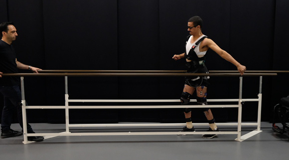 משותק שחזר ללכת בזכות שתל בעמוד השדרה | צילום: EPFL