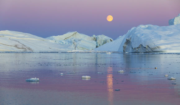 הפשרת קרחונים בגרינלנד | צילום: Denis Burdin, Shutterstock
