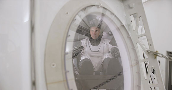 התגשמות החלום של תעשיית החלל. איתן סטיבה באימונים בסימולטור של חללית דרגון | צילום: אורי בורג