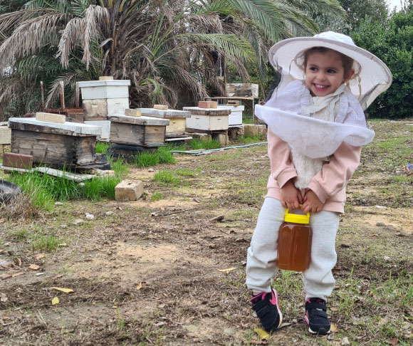 דבוראית צעירה | צילום: יאיר לופו, תמונות נוספות בקבוצת פייסבוק "עולם הדבורים"