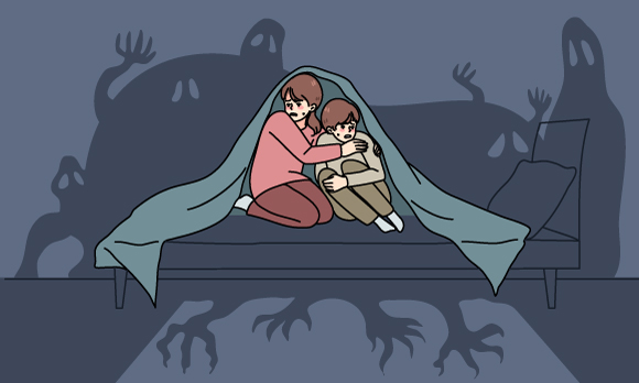 צפייה בסרט אימה וחוויית השהות בבית רדוף רוחות הן פעולות שכיף לבצע עם חברים.