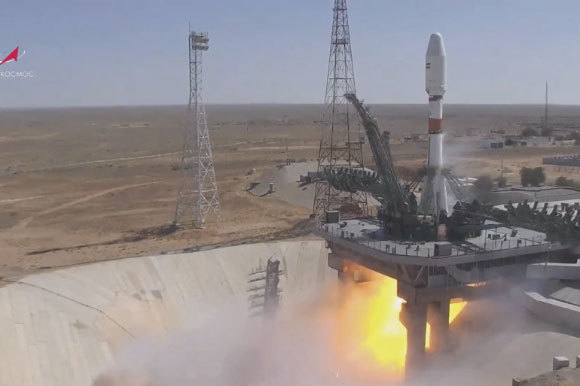 שיגור הלוויין האיראני על גבי טיל סויוז מבייקונור, קזחסטן | צילום: ROSCOSMOS