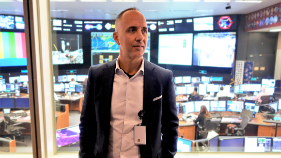 רציתי מאוד לראות ישראלי במשימה שלנו. עמיר בלכמן (מימין) עם האסטרונאוט הפרטי איתן סטיבה במרכז של SapceX בקליפורניה | צילום: Axiom Space