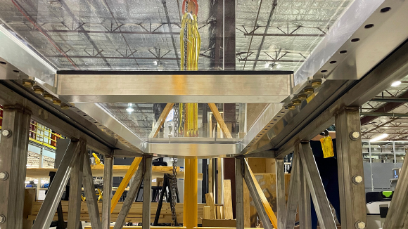 העבודה על השלד של המודול הראשון של "אקסיום" | צילום: Axiom Space