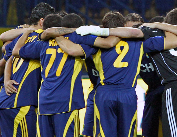 מה הם לובשים מתחת למכנסיים ואיך זה קשור להצלחה שלהם במשחק? שחקני כדורגל בדינמיקה קבוצתית | צילום: Shutterstock