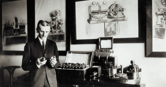 המצאות רבות שמאפשרות עד היום שימוש במכשירים חשמליים בכל בית. ניקולה טסלה | מקור: Science Photo Library