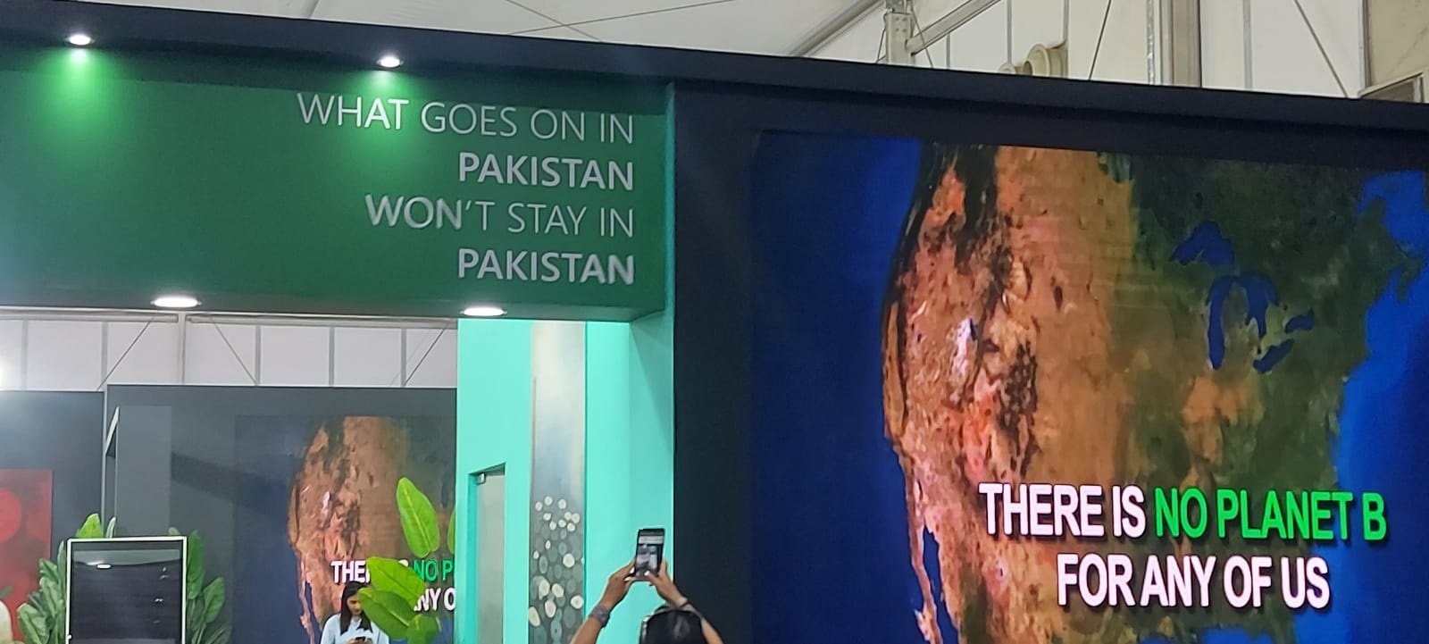 מה שקורה בפקיסטן לא יישאר בפקיסטן. השלט מעל הביתן הפקיסטני בוועידת שארם א-שייח | צילום: יונת אשחר