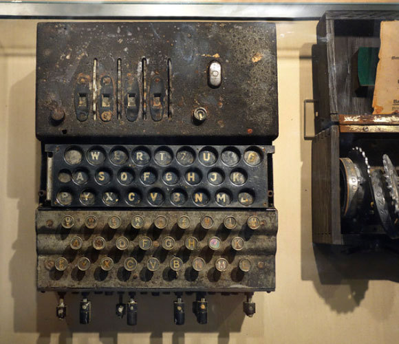מכונת אניגמה שהייתה בשימוש הצי הגרמני במלחמת העולם השנייה | Cordelia Molloy, Science Photo Library