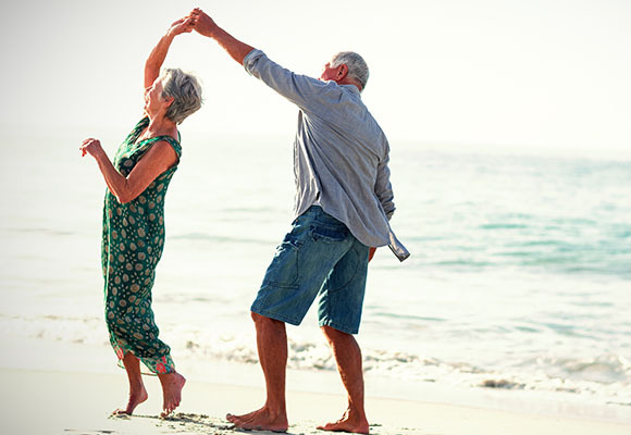 זקנה טובה ומאושרת, ולא רק ארוכה. | צילום: vectorfusionart Shutterstock