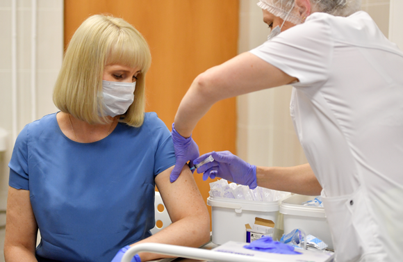 החיסון אושר, הניסוי ממשיך | צילום: SPUTNIK / SCIENCE PHOTO LIBRARY