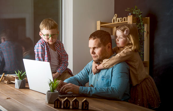 עבודה מהבית. אתגרים חדשים | צילום: Sharomka, שאטרסטוק