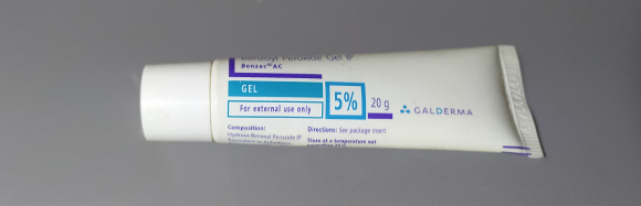 משחה עם בנזואיל פראוקסיד | Shutterstock, Kaspian