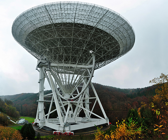 טלסקופ הרדיו המתכוונן באפלסברג, גרמניה, עם צלחת בקוטר מאה מטרים | צילום: Alexander Kholodov, Shutterstock