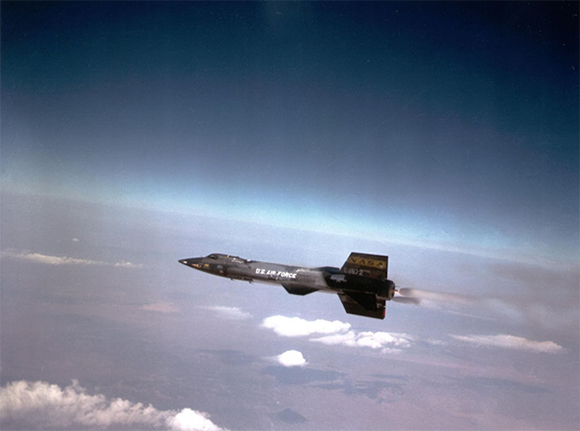 המטוס הרקטי X-15 בדרכו לחלל | צילום: חיל האוויר של ארצות הברית, נחלת הכלל 