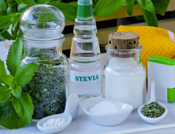 התחליפים עשויים להיות מתוקים הרבה יותר מהסוכר, אבל לא תמיד ממלאים בהצלחה את שאר תפקידיו. סטיביה | צילום: Shutterstock