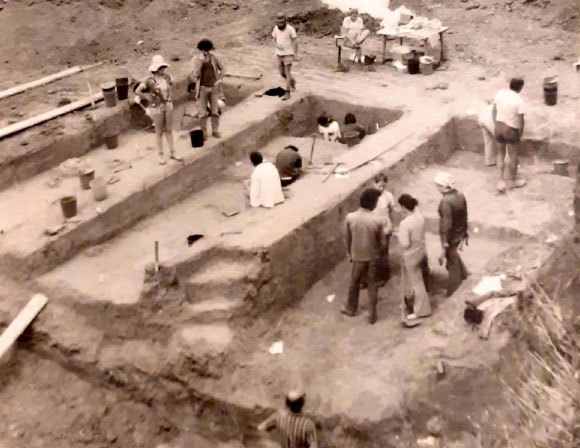 חפירות ארכיאולוגיות במחצבת עברון ב-1977-1976 | מקור: ארכיון מחצבת עברון