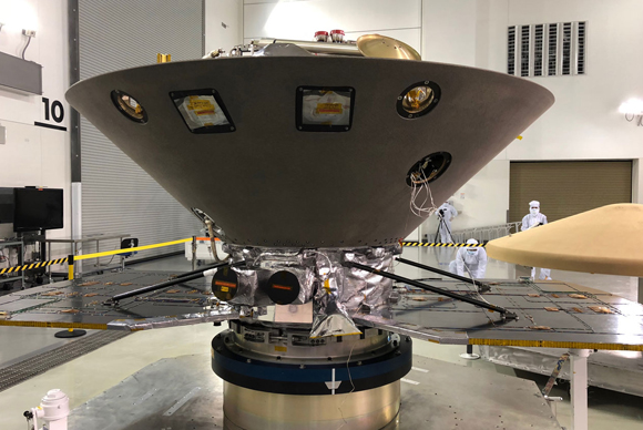 החללית אינסייט עוברת הכנות אחרות לפני השיגור. NASA/JPL-Caltech