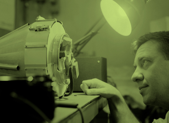 ן אלן בוחן את פיוניר 4 | Science Photo library