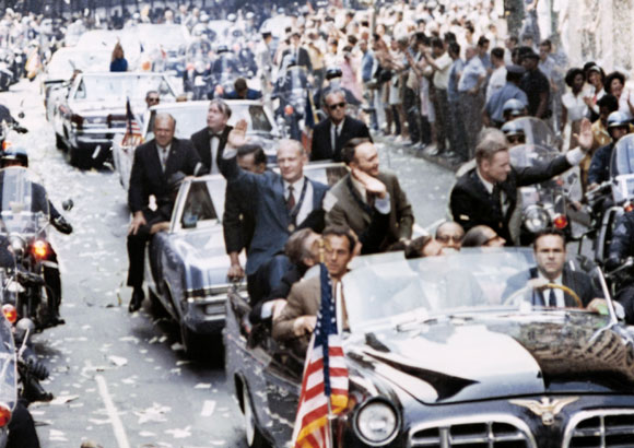 חגיגות ממושכות ומטלות רבות ביחסי ציבור. שלושת האסטרנאוטים מתקבלים במצעד חגיגי בניו יורק | Science Photo Library