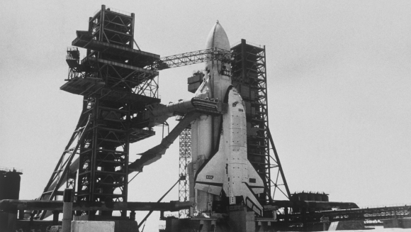 טיל שיגור רב עוצמה. המעבורת בוראן על כן השיגון בבסיס החלל בקזחסטן | מקור: Science Photo Library