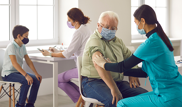 חיסוני קורונה | צילום:  Studio Romantic, Shutterstock