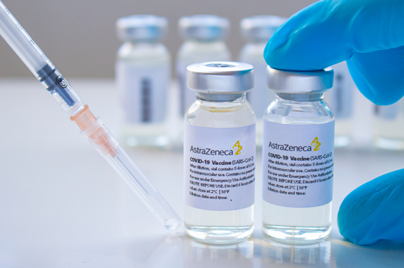 חיסון הקורונה של אסטרה-זניקה | צילום: oasisamuel, Shutterstock